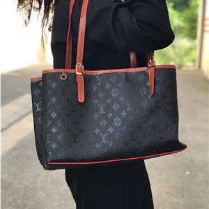 کیف زنانه لویی ویتون بزرگ دسته بلند وارداتی