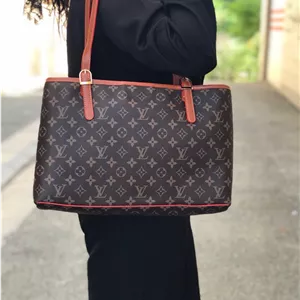 کیف زنانه لویی ویتون Louis Vuitton بزرگ وارداتی | کیف دوشی و رودوشی شیک