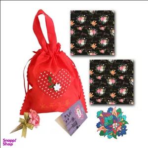 پک هدیه زیر لیوانی و گل سینه طرح فلورال کلاسیک رنگ مشکی مجموعه 6 عددی