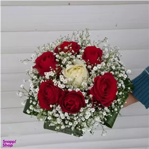 دسته گل طبیعی رز رنگ سفید و قرمز