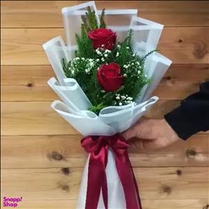 دسته گل طبیعی رز مدل 2 شاخه با تزیین کاغذی
