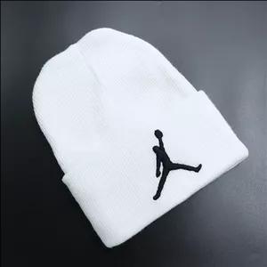 کلاه بافت لب برگرد طرح جردن رنگ سفید 60621 کد 9