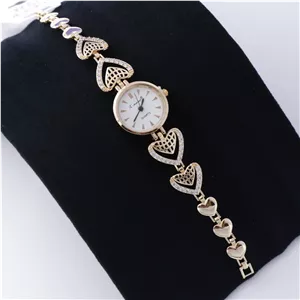 ساعت زنانه مجلسی نگینی بند قلب بزرگ طلایی 74144