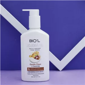 شوینده کرمی صورت مناسب پوست های معمولی تا خشک بیول BIOL و 250 میل 92535