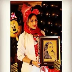 تابلو طلا چهره خانم نظری نژاد بازیکن تیم بسکتبال با ورق روکش طلای 24 عیار