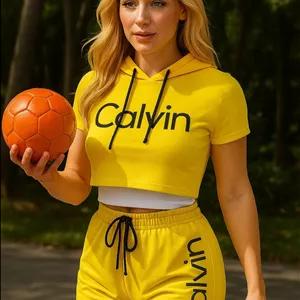 خرید جدیدترین ست سه تیکه کراپ کلاهدار و شورتک و تاپ زنانه فلامنت  ورزشی