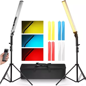 کیت میله نور ویدئویی LED ارتقا یافته NEEWER و کنترل از راه دور 2.4G، بسته 2 عددی چراغ های ویدئویی دستی قابل تنظیم 3200K~5600K CRI97  با براکت/فیلتر/کیف حمل (نقره ای)
