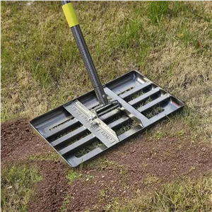 شن کش تراز کننده چمن FLY HAWK | ابزار Levelawn | تراز کردن آسان سطوح خاک یا زمین | صفحه زمینی 18 x 10 | شن کش برای چمن با دسته فوق العاده بلند 72 و مقاوم | فلز آهن استخراج شده مشکی