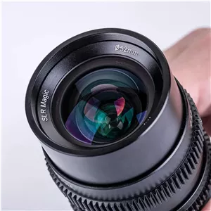 لنز سینمایی MicroPrime Cine 35mm T1.3 با دیافراگم باز SLR Magic برای دوربین های مانت S0NY-E
