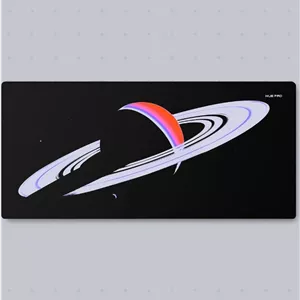 ماوس پد ممتاز Huepad Saturn 1 سری UV Galaxy، ماوس پد گیمینگ پارچه ای HYDRAGLIDE، پد رومیزی یا زیرانداز رومیزی XL به همراه کیف حمل، مشکی | HP9040-GLX-ST1-UV