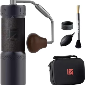 آسیاب قهوه دستی 1Zpresso J-Ultra خاکستری آهنی، تیغه مخروطی، دسته تاشو، ظرفیت فنجان مغناطیسی 40 گرم، تنظیم دقیق عددی، راندمان آسیاب سریعتر ایده آل برای اسپرسو 