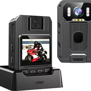 دوربین بدنه 4K HD، دوربین بدنه 128 گیگابایتی با دو باتری 2350 میلی آمپر ساعتی با قابلیت کارکرد 13-15 ساعت، دوربین بدنه ضد آب IP68 H.265 با ضبط صدا و تصویر برای گشت زنی پلیس، پیاده روی و امنیت