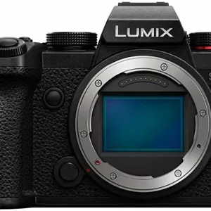 دوربین بدون آینه فول فریم پاناسونیک LUMIX S5، ضبط ویدیو 4K 60P با صفحه نمایش چرخان و WiFi، مانت L، لرزشگیر دوگانه 5 محوره، DC-S5BODY (مشکی)
