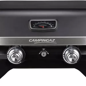 باربیکیو گازی قابل حمل Campingaz Attitude 2100 Lx، رومیزی، 2 مشعل استیل، توان 5 کیلو وات، دارای درب، دماسنج، توری گریل و پلانچا، مشکی