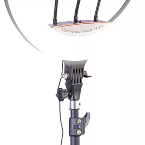 رینگ لایت LED گرین لاین GLR-22 با توان 36 وات، رینگ لایت 22 اینچی، 3 حالت نور (سفید/خنثی/گرم)، کم نور شدن پیوسته، سه پایه قابل تنظیم، چرخش 360 درجه، 416 مهره لامپ LED، شامل کنترل از راه دور - مشکی