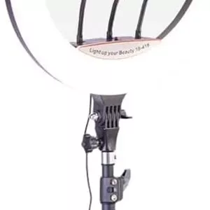 رینگ لایت LED گرین لاین GLR-18 - نور سفید/خنثی/گرم - کم نور شدن بدون پله - کنترل از راه دور - سه پایه قابل تنظیم - چرخش 360 درجه - 416 مهره لامپ LED - اندازه محصول: 44.5 * 54 * 5.8 سانتی متر - دنده نور