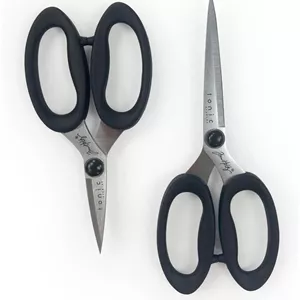 مجموعه قیچی خیاطی Tim Holtz Haberdashery Snip Tonic Studios - شامل قیچی های 5 و 6 اینچی با روکش تیتانیوم به همراه جعبه های نگهداری طرح دار