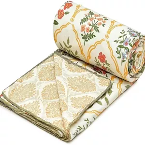 لحاف یک نفره نرم و لطیف میکروفایبر پنبه ای کوزی فرنیچ، سایز 144x220 سانتی متر، مناسب تخت، لحاف مسافرتی، پارچه لاهوریا، دو رو، TC - 144 