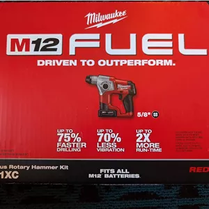 کیت دریل چکشی چرخشی SDS-Plus براشلس 12 ولت M12 FUEL 2416-21XC میلواکی با باتری لیتیوم-یون 4.0 آمپر ساعت و اندازه 5/8 اینچ