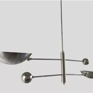چراغ آویز منحنی کروم برس خورده با 2 لامپ و 2 گوی، طراحی مدرن اواسط قرن