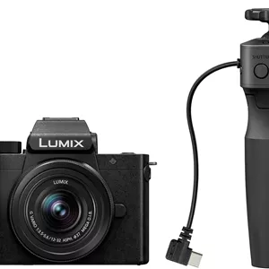 دوربین بدون آینه پاناسونیک Lumix DC-G100DVEGK Micro Four Thirds به همراه لنز Lumix G Vario 12-32mm F3.5-5.6 و دسته سه پایه DMW-SHGR2، 20.3 مگاپیکسل، فیلمبرداری 4K 30p/FHD 60، دوربین ولاگ، شارژ USB-C، مشکی