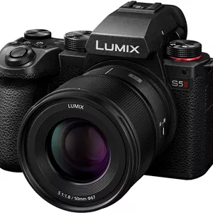 دوربین بدون آینه فول فریم پاناسونیک LUMIX S5II با سیستم فوکوس خودکار هیبریدی فازی جدید، لرزشگیر فعال، ضبط نامحدود 4:2:2 10 بیتی، 4K 60p و 6K 30p به همراه لنز LUMIX 50mm F1.8 با مانت L - مدل DC-S5M2CE