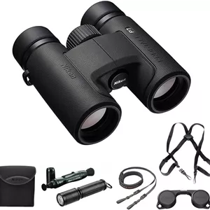 دوربین دوچشمی ضدآب نیکون PROSTAFF P7 8x30 برای بزرگسالان | دوربین دوچشمی مسافرتی کوچک و جمع و جور برای تماشای پرندگان | بند هارنس دوربین دوچشمی، سیستم تمیز کننده قلم لنز و مجموعه چراغ قوه