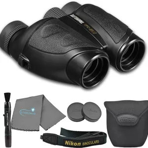 دوربین دوچشمی نیکون Travelite 10x25 (7278) به همراه قلم تمیز کننده لنز نیکون، کیف حمل و پارچه تمیز کننده لنز - قدرت بالا و جمع و جور برای بزرگسالان - مناسب برای تماشای پرندگان، شکار و پیاده روی