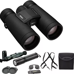 دوربین دوچشمی نیکون Monarch M7 10x30 مدل 16764 به همراه قلم تمیز کننده لنز، بند هارنس و چراغ قوه