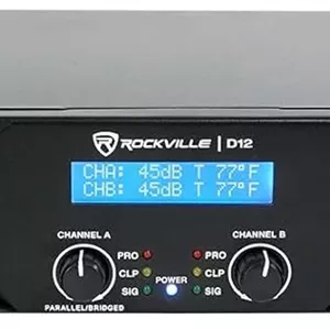 آمپلی فایر دو کاناله کلاس D راکویل D12 با توان پیک 5000 وات / توان RMS 1400 وات، دارای نمایشگر LCD، سوئیچ کراس اوور، قابلیت نصب در رک، خروجی توان 4/8 اهم، برای دی جی ها و صدای زنده