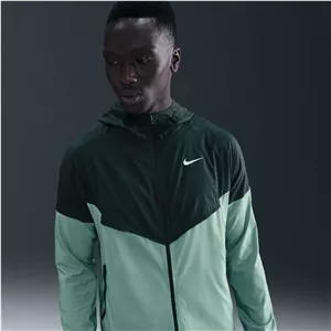کاپشن ورزشی مردانه نایک مدل Impossibly Light Windrunner مناسب دویدن