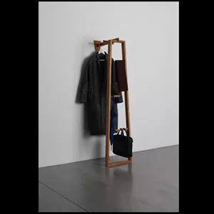 جالباسی چوبی پِژواک