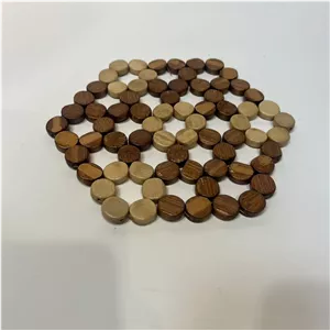 زیر قابلمه ای چوبی قهوه ای