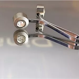 گیره روسری تمام استیل نگین دار دوطرفه نقره ای