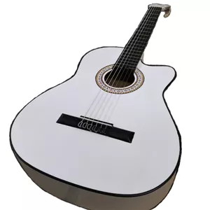 گیتار کلاسیک رنگ سفید مدل کاتوی مارک CLASSIC همراه با سافت کیس ضدضربه و پیک(مضراب گیتار)