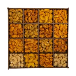 سینی بادام هندی شش طعم باکس مربع مزبار - 720 گرم