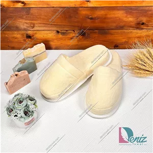 دمپایی حوله ای طرح کرالیچ کرم روشن