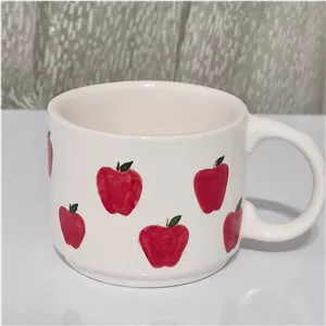 ماگ سفید طرح سیب قرمز