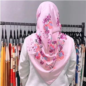 روسری زنانه مدل نخی عیدانه گل گلی بهاره کد 1015 قرمز