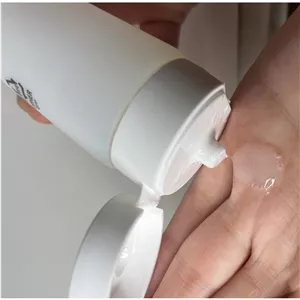 فوم ژل شوینده برایتنینگ ماداگاسکار سنتلا حجم 125 میل Brightening Madagascar Centella Foaming Cleanser 125 ml