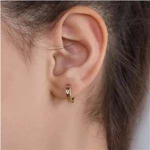 گوشواره طلا 18 عیار زنانه طرح امگا تراش طلایی وزن 1.15 گرم قطر 1.2 سانتی متر کد 563