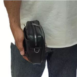کیف پاسپرتی دارای بند بلند و بند مچی و دستی مشکی