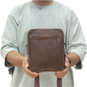 کیف دوشی اسپرت بسیار سبک و جادار جنس وارداتی قهوه ای