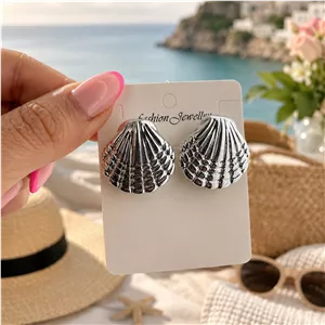 گوشواره میخی زنانه مدل صدف دریا کد E-20