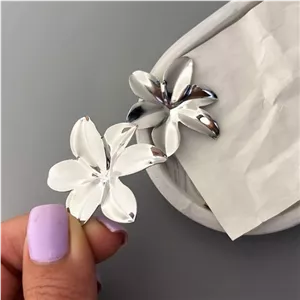 گوشواره میخی زنانه مدل شکوفه گل کد T66