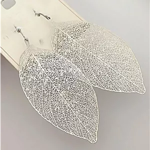 گوشواره زنانه مدل برگ طبیعی آویزی آبکاری نقره رنگ ثابت با کیفیت بالا