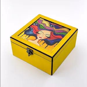 جعبه دمنوش چوبی زرد با تصویر زن و موهای رنگارنگ – سبک هنری و پرانرژی
