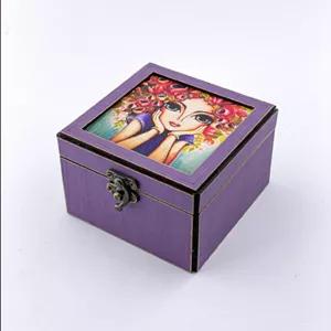جعبه دمنوش چوبی بنفش با تصویر دخترک فانتزی و طراحی گل‌دار