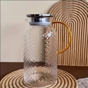 پارچ پیرکس لانه زنبوری دسته طلایی درب استیل