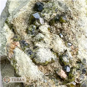 سنگ گارنت بلوری طبیعی و کلکسیونی 120 گرم